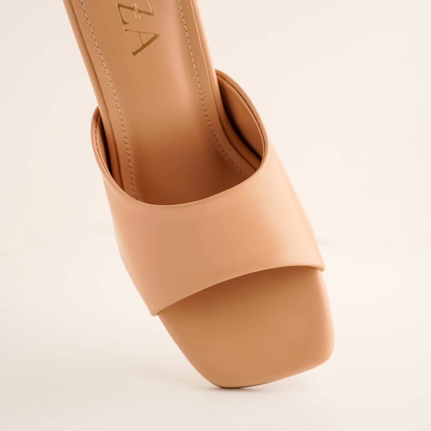 Hiza Caramel Glow